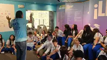 Estudiantes de Cali recorren la exposición ‘Hay futuro, si hay verdad’: memoria histórica sobre el conflicto armado