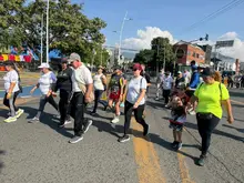 Cali se puso en movimiento: caminata y Ciclovida reunieron a familias en una jornada recreativa