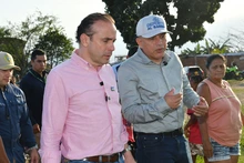 Alcalde Alejandro Eder compartió un entrenamiento de rugby con los jóvenes de la Comuna 13