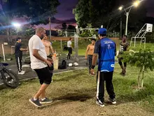 La calle se convierte en gimnasio: jóvenes de la Comuna 5 se activan con el ‘street workout’ en el Polideportivo Dakota