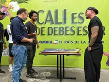 Alejandro Eder a J Balvin en su visita al barrio Obrero: “Bienvenido a Cali hermano”