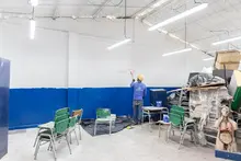 “Esto es lo mejor que pueden hacer por nuestros niños”: profesoras de la Comuna 8 celebran que ‘Invertir para Crecer’ llegó a sus sedes educativas