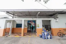 “Esto es lo mejor que pueden hacer por nuestros niños”: profesoras de la Comuna 8 celebran que ‘Invertir para Crecer’ llegó a sus sedes educativas