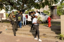 El Parque de los Poetas se puso ‘1A’ para recibir turistas, gracias a jornada de embellecimiento de la Alcaldía de Cali y la Policía