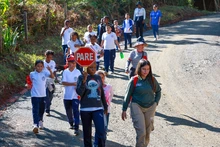 Niños y jóvenes siembran vida en los Farallones de Cali