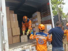Afectados por incendio en Los Lagos reciben ayudas humanitarias inmediatas de la Alcaldía de Cali