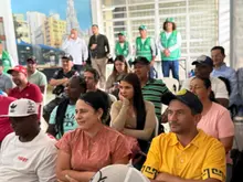 30 vendedores informales de la Terminal de Transportes ahora son ‘Cuidadores del Espacio’: la Alcaldía de Cali los capacitó