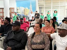 30 vendedores informales de la Terminal de Transportes ahora son ‘Cuidadores del Espacio’: la Alcaldía de Cali los capacitó