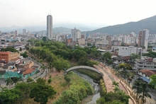 Cali sigue recuperando sus espacios públicos: ya se adjudicó el contrato para el mantenimiento del Parque Lineal del Río Cali 