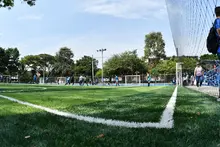 Una cancha que devuelve sueños: Alcaldía entrega renovado escenario deportivo para más de mil niños en la comuna 15