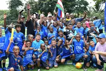 Una cancha que devuelve sueños: Alcaldía entrega renovado escenario deportivo para más de mil niños en la comuna 15