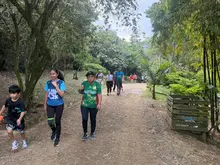 Cali se volcó a caminar por el Jardín Botánico: más de 160 personas llenaron de vida el sendero natural