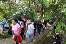 Con orden y seguridad, miles de caleños subieron a los cerros tutelares: así fue la jornada de este Jueves Santo