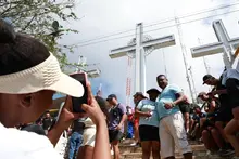 Con orden y seguridad, miles de caleños subieron a los cerros tutelares: así fue la jornada de este Jueves Santo
