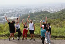 Con orden y seguridad, miles de caleños subieron a los cerros tutelares: así fue la jornada de este Jueves Santo