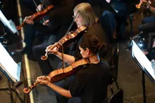 Cuando Cali se une, la cultura llena: éxito total de la Orquesta Filarmónica en el Teatro Municipal Enrique Buenaventura