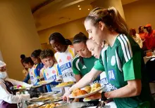 Cálida bienvenida a la selección Colombia de fútbol femenino que busca su clasificación al Mundial ‘Brasil 2027’