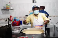 Secretaria de Bienestar Social se puso el delantal para cocinar y compartir con las gestoras del Comedor Casa Libertad