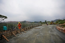 ¡En la recta final! la conexión entre la Carrera 80 y la Calle 5 en Alto Nápoles está a 250 metros de estar lista