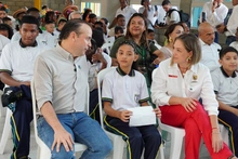 “Desde los barrios se siembra un nuevo futuro”: ciudadanía celebra renovación de la infraestructura educativa de la Comuna 16
