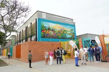 “Desde los barrios se siembra un nuevo futuro”: ciudadanía celebra renovación de la infraestructura educativa de la Comuna 16