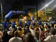 Más de 250 personas encendieron la noche en el oriente de Cali con actividad física, música y recreación