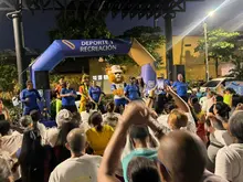 Más de 250 personas encendieron la noche en el oriente de Cali con actividad física, música y recreación