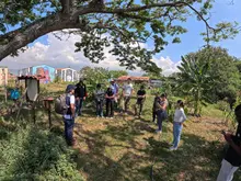 El jarillón del río Cauca se convirtió en un aula abierta para estudiantes de Planeación Territorial de la Universidad de San Buenaventura
