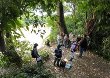 El jarillón del río Cauca se convirtió en un aula abierta para estudiantes de Planeación Territorial de la Universidad de San Buenaventura