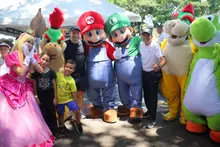Niños caleños correrán la Maratón: Alcalde Eder entrega pines en plena ciclovía durante Día de la Niñez