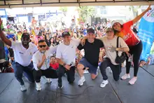 Niños caleños correrán la Maratón: Alcalde Eder entrega pines en plena ciclovía durante Día de la Niñez