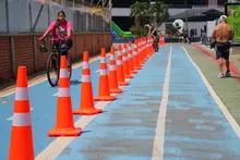 Niños caleños correrán la Maratón: Alcalde Eder entrega pines en plena ciclovía durante Día de la Niñez