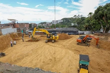 Las manos de Terrón Colorado construyen su propio hospital: la obra supera retos de ingeniería