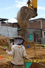 Las manos de Terrón Colorado construyen su propio hospital: la obra supera retos de ingeniería