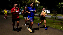Cali entrena de noche y sueña en grande: corredores afinan motores para la Maratón