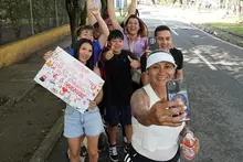 La pasoancho con 32 se llenó de alegría para apoyar a los corredores de la Maratón 2026