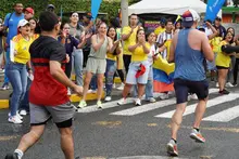 La pasoancho con 32 se llenó de alegría para apoyar a los corredores de la Maratón 2026