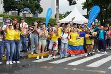 La pasoancho con 32 se llenó de alegría para apoyar a los corredores de la Maratón 2026