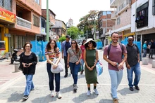 El barrio Obrero fue un tapete un musas: particiapntes del poetas del Festival Internacional se abrazaron con la historia y la tradición de Cali