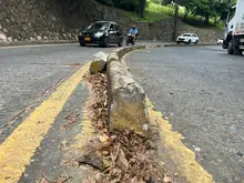  Se refuerza la seguridad vial con reposición de segregadores en puntos críticos de Cali