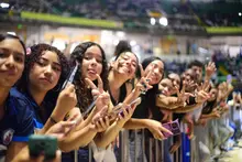 Alcalde Alejandro Eder presentó La Movida E y los cupos de formación virtual de Mi Cali Beca ante más de 10.000 jóvenes en el Biz Fest