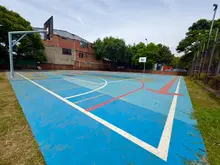 Brisas de Los Álamos recupera su cancha múltiple: un espacio renovado para el deporte y la convivencia