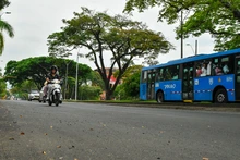Nueva capa asfáltica y trabajos 24/7: así avanza la recuperación de la calle 5 en el sector de Meléndez