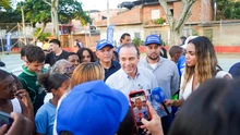 Alcaldía generó una gran felicidad en la comunidad de Manuela Beltrán con la entrega de su cancha múltiple