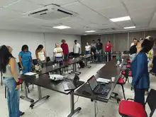 En Cali avanza estrategia de bienestar laboral: servidores de la educación reciben capacitación en higiene vocal y gestión de emociones