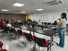 En Cali avanza estrategia de bienestar laboral: servidores de la educación reciben capacitación en higiene vocal y gestión de emociones