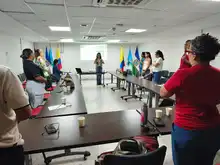 En Cali avanza estrategia de bienestar laboral: servidores de la educación reciben capacitación en higiene vocal y gestión de emociones