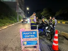 Secretaría de Movilidad rechaza agresiones contra agentes de tránsito durante atención de emergencia vial en el oeste de Cali