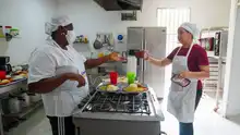 El milagro de encender los fogones donde el hambre se funde con la angustia: El comedor Isaías Duarte Cancino en Cali