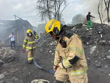 Sistema Distrital de Gestión del Riesgo se activa para atender afectaciones por incendio estructural en Navarro